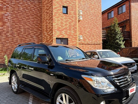 2009 Lexus LX 570 III, чёрный, 4000000 рублей - вид 3