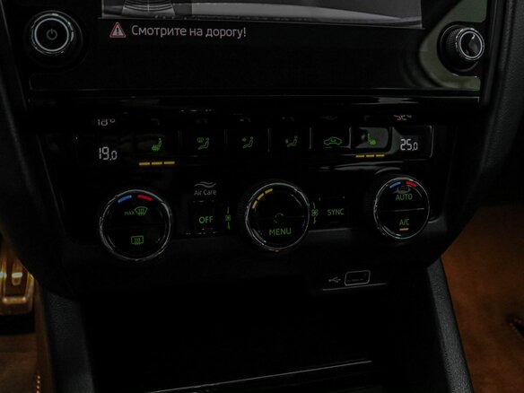 2018 Skoda Octavia III (A7) Рестайлинг, белый, 2349000 рублей - вид 13