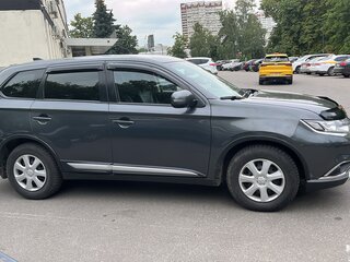 2017 Mitsubishi Outlander III Рестайлинг 2, серый, 1300000 рублей, вид 3