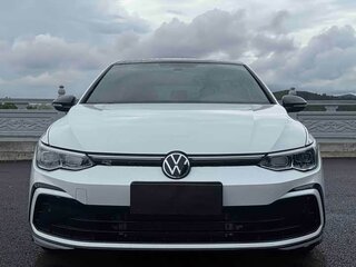 2023 Volkswagen Golf VIII, белый, 1545000 рублей, вид 2