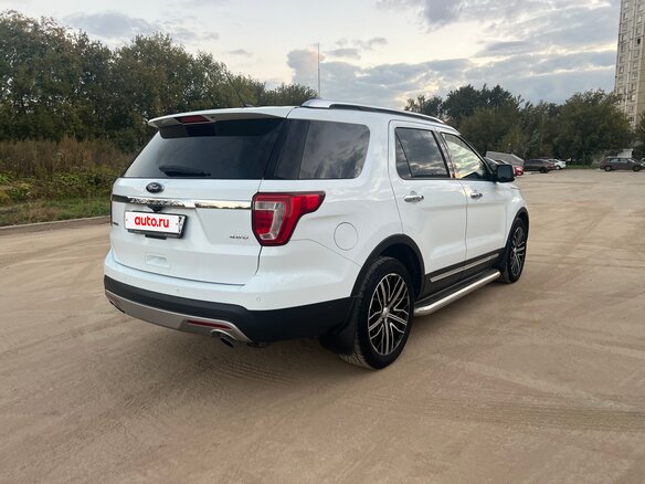 2016 Ford Explorer V Рестайлинг, белый, 2700000 рублей - вид 6