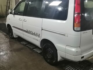 1998 Toyota Town Ace Noah III, белый, 750000 рублей, вид 3