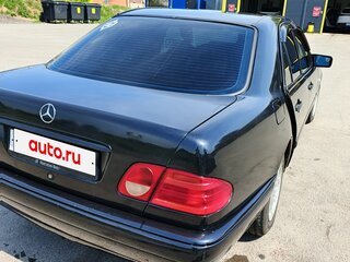 1999 Mercedes-Benz E-Класс 200 II (W210, S210), чёрный, 400000 рублей, вид 3