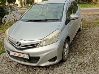 2011 Toyota Vitz III (XP130), серый, 750000 рублей, вид 4