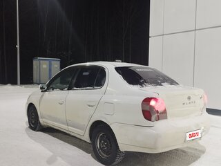 2000 Toyota Platz, белый, 320000 рублей, вид 4