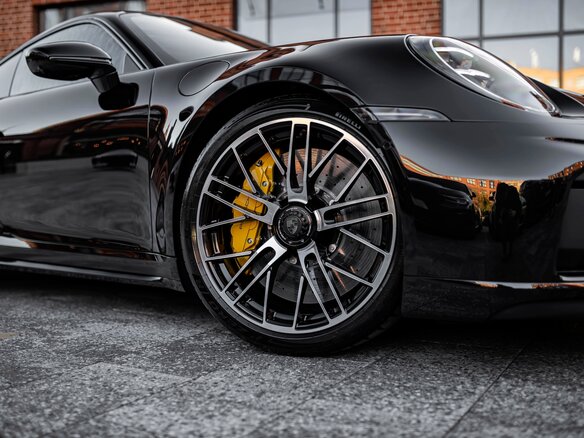 2026 Porsche 911 Turbo S VIII (992) Рестайлинг, чёрный, 36900000 рублей - вид 3