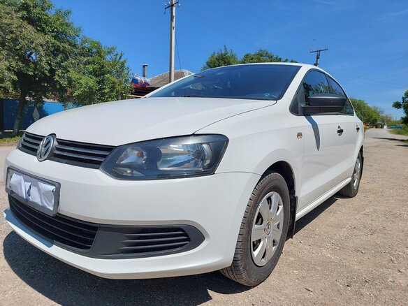 2011 Volkswagen Polo V, белый, 830000 рублей - вид 1