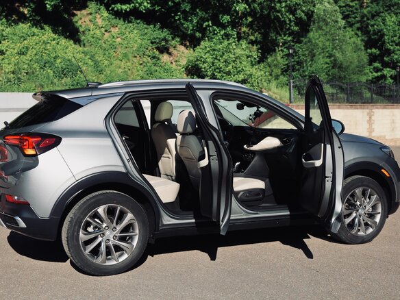 2022 Buick Encore GX I, серый, 1772995 рублей - вид 5