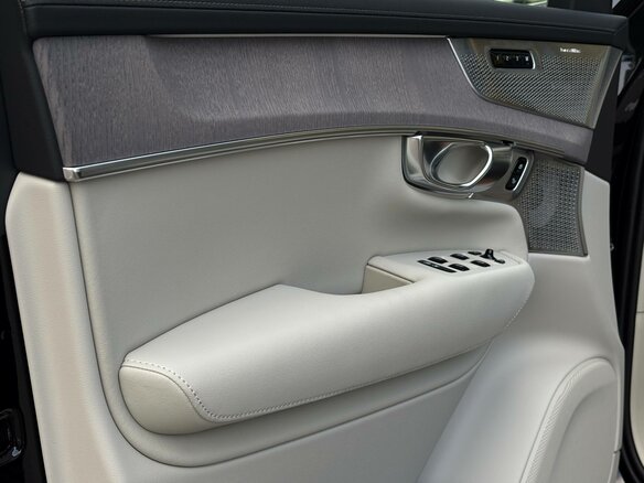 2026 Volvo XC90 B5 II Рестайлинг 2, чёрный, 11100000 рублей - вид 20