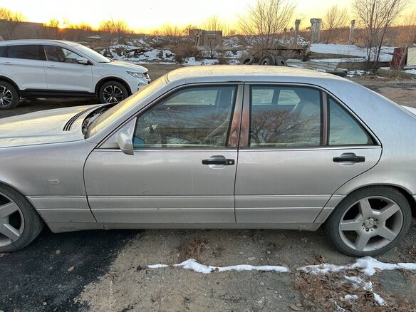 1998 Mercedes-Benz S-Класс 320 III (W140) Рестайлинг, серебристый, 500000 рублей - вид 4