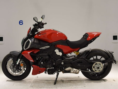 2024 Ducati Diavel V4, красный, 3160000 рублей, вид 3