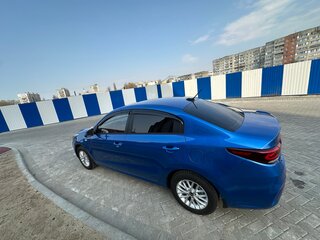 2019 Kia Rio IV, синий, 1800000 рублей, вид 3