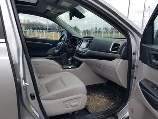 2016 Toyota Highlander III (XU50) Рестайлинг, серебристый, 3203149 рублей, вид 3