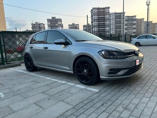 2018 Volkswagen Golf VII Рестайлинг, серебристый, 1700000 рублей, вид 4