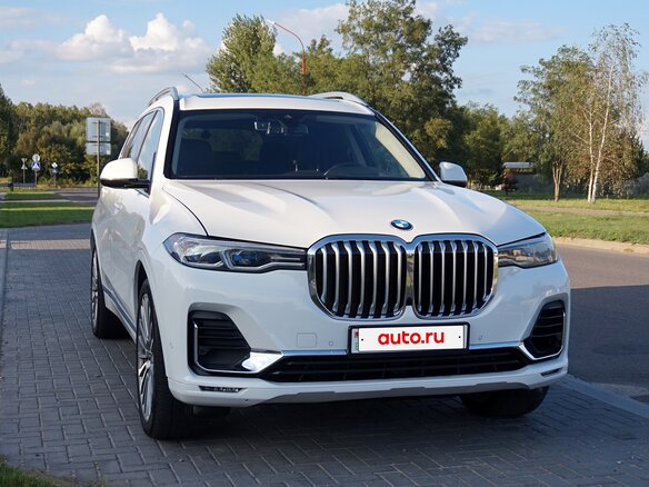 2019 BMW X7 40i I (G07), белый, 5000000 рублей - вид 3