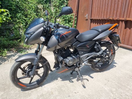 2020 Bajaj Pulsar 180, чёрный, 148000 рублей, вид 1