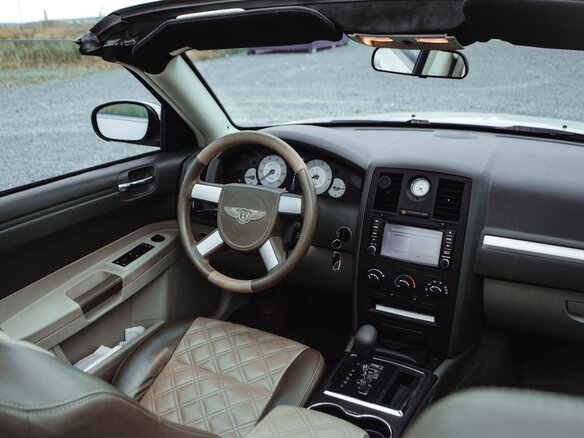 2007 Chrysler 300C I, бежевый - вид 3