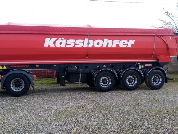 2017 Kassbohrer DL 32, красный, 2000000 рублей
