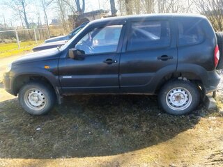 2010 Chevrolet Niva I Рестайлинг, чёрный, 193600 рублей, вид 3