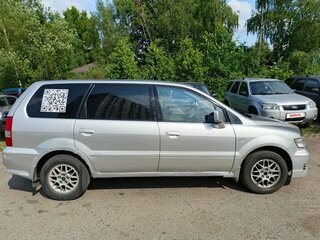 2001 Mitsubishi Space Wagon III, серебристый, 550000 рублей, вид 3