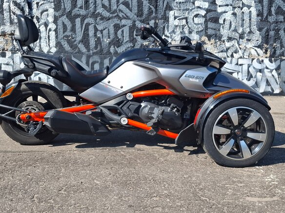 2015 BRP Can-Am Spyder, серый, 1890000 рублей - вид 2