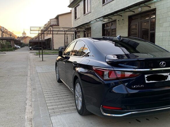 2019 Lexus ES 300h VII, синий, 4600000 рублей - вид 9