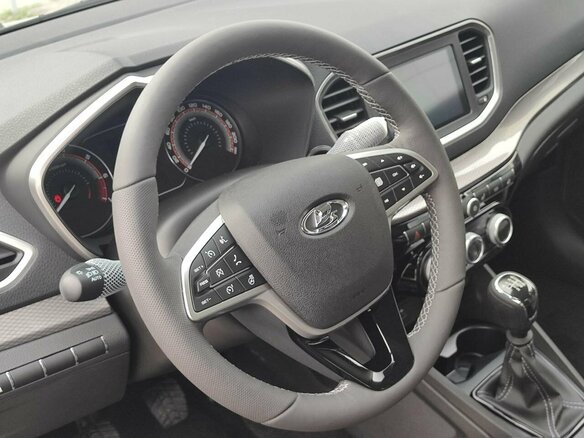 2026 Lada (ВАЗ) Vesta I Рестайлинг (NG), коричневый, 1847100 рублей - вид 2