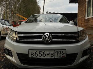 2015 Volkswagen Tiguan I Рестайлинг, белый, 1800000 рублей, вид 1