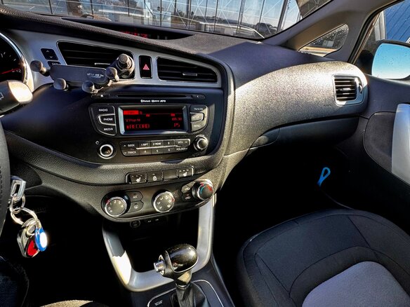 2013 Kia Ceed II, коричневый, 840000 рублей - вид 9