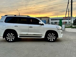 2015 Toyota Land Cruiser 200 Series Рестайлинг 2, белый, 6350000 рублей, вид 4