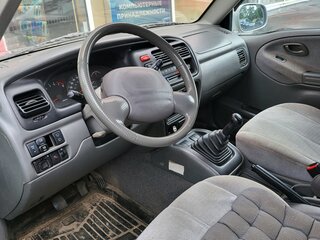 1999 Suzuki Grand Vitara I, серебристый, 350000 рублей, вид 2