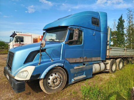 2003 Volvo VNL, голубой, 1300000 рублей, вид 3