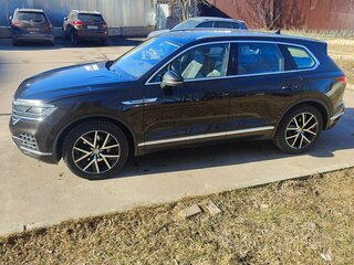 2019 Volkswagen Touareg III, коричневый, 5500000 рублей, вид 3