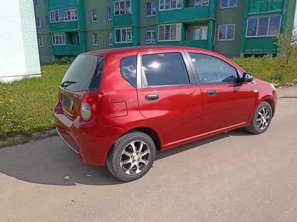 2008 Chevrolet Aveo I Рестайлинг, красный, 300000 рублей - вид 3