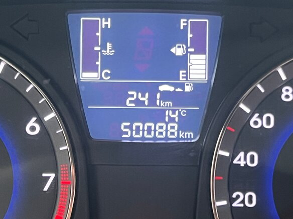 2014 Hyundai Solaris I Рестайлинг, красный, 900000 рублей - вид 10