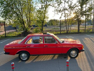 1984 Mercedes-Benz W123 230, красный, 2449000 рублей, вид 5