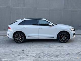 2018 Audi Q8 55 TFSI I (4M), белый, 3950000 рублей, вид 4
