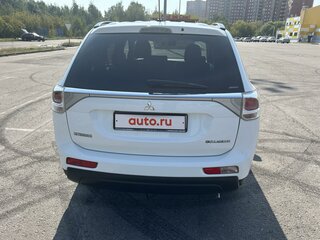 2012 Mitsubishi Outlander III, белый, 1550000 рублей, вид 5