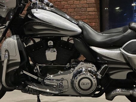2015 Harley-Davidson CVO Street Glide, серебристый, 1250000 рублей, вид 3