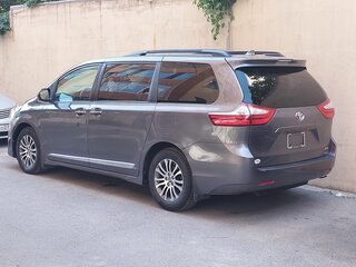 2019 Toyota Sienna III Рестайлинг 2, серый, 2800000 рублей, вид 3