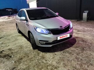 2016 Kia Rio III Рестайлинг, серебристый, 700000 рублей, вид 4