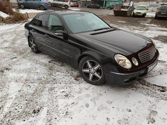 2002 Mercedes-Benz E-Класс 270 III (W211, S211), чёрный, 1500000 рублей - вид 1