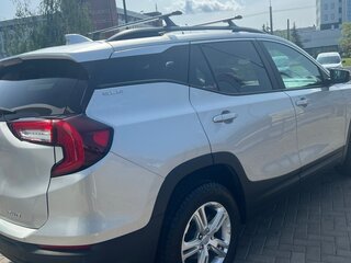 2021 GMC Terrain II Рестайлинг, серебристый, 2011450 рублей, вид 2