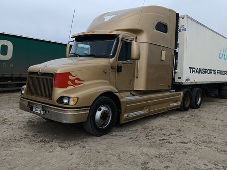 2003 International 9000 Series, золотистый, 1100000 рублей, вид 2