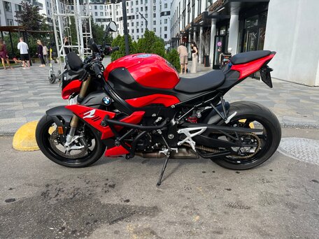 2021 BMW S 1000 R, красный, 1800000 рублей, вид 1