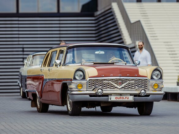1981 ГАЗ 13 «Чайка», красный, 5000000 рублей - вид 4