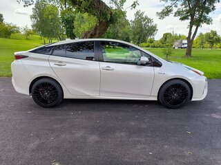 2017 Toyota Prius IV (XW50), белый, 1867906 рублей, вид 5