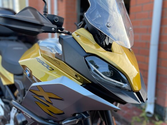 2020 BMW F 900 XR, золотистый, 1200000 рублей - вид 4
