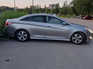 2011 Hyundai Sonata VI (YF), серебристый, 1500000 рублей, вид 2