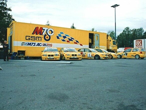 2001 BMW 3 серии 330i IV (E46), жёлтый - вид 11